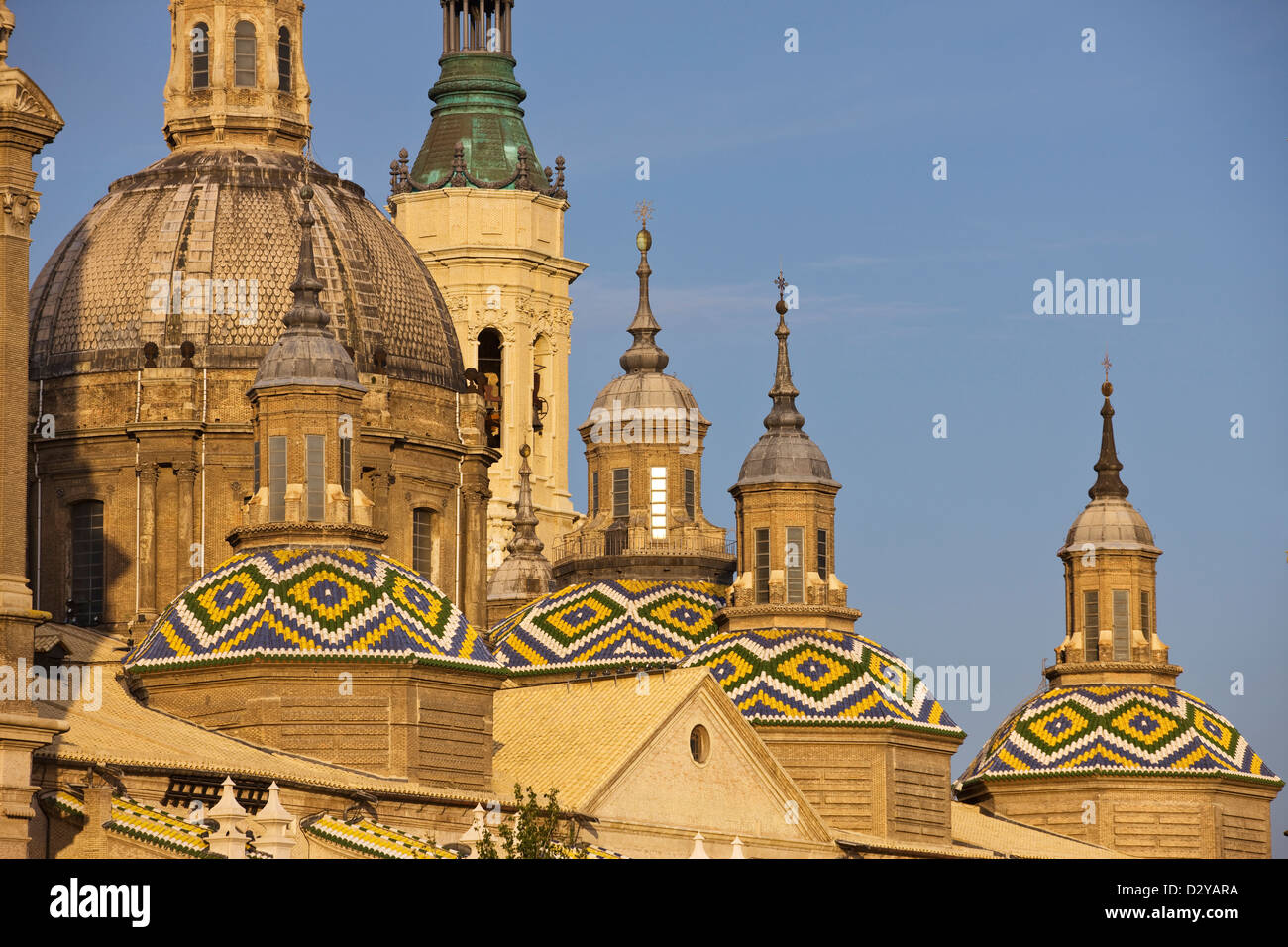 Le guglie della Basilica Cattedrale della Madonna del Pilastro ZARAGOZA Aragona Spagna Foto Stock