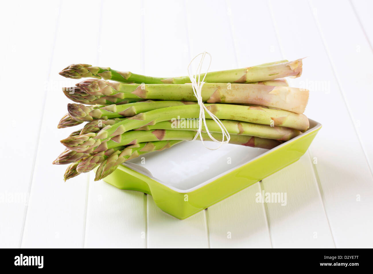 Bundle di asparagi freschi spears Foto Stock