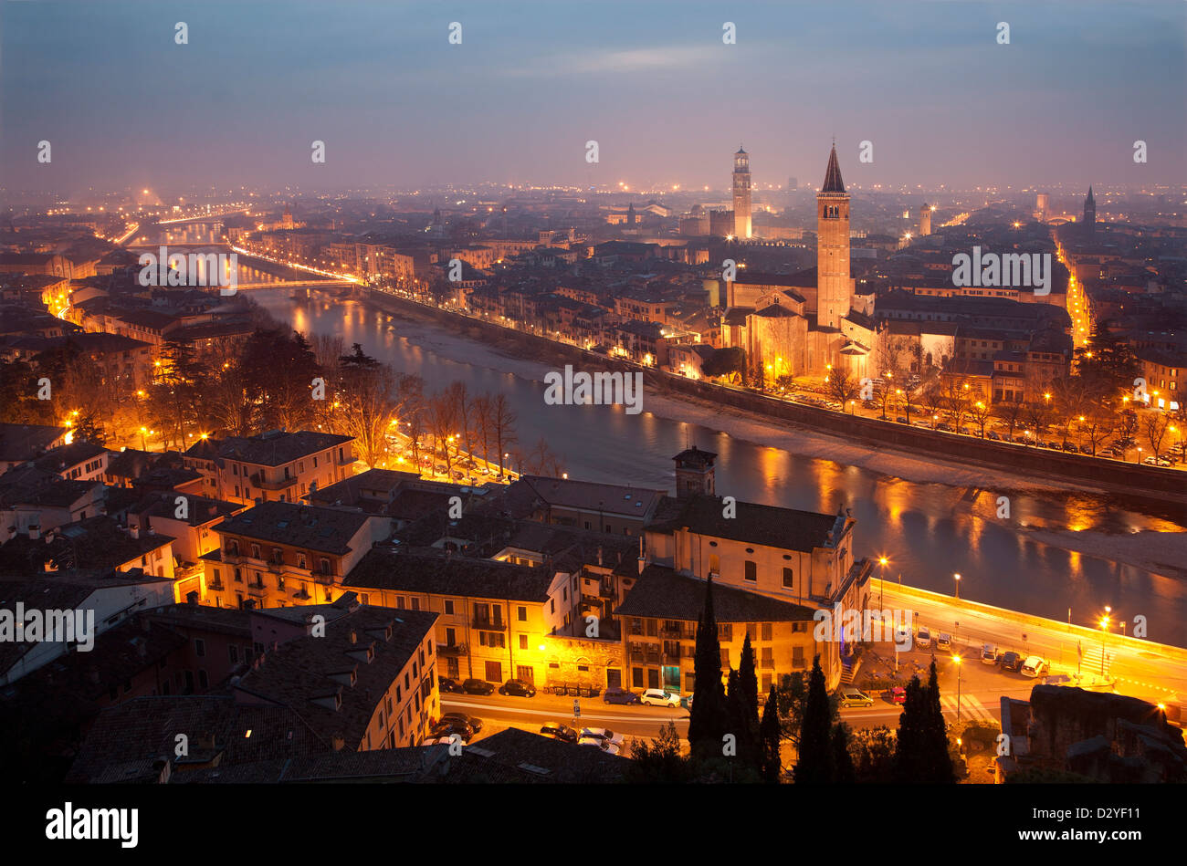 Verona - Outlook da Castel San Pietro in inverno sera Foto Stock