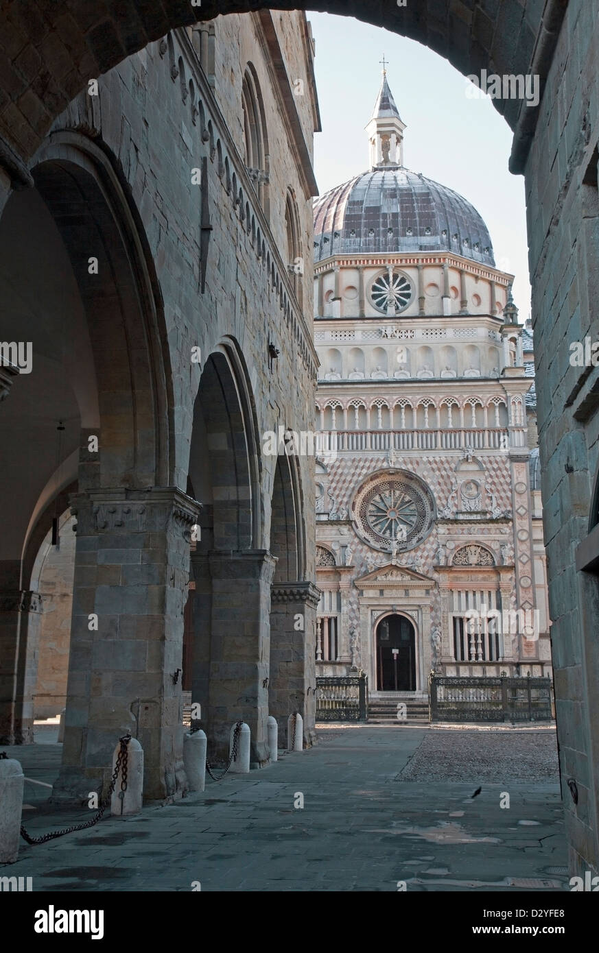 Bergamo - Cappella Colleoni dalla cattedrale Santa Maria Maggiore in città alta in mattinata Foto Stock