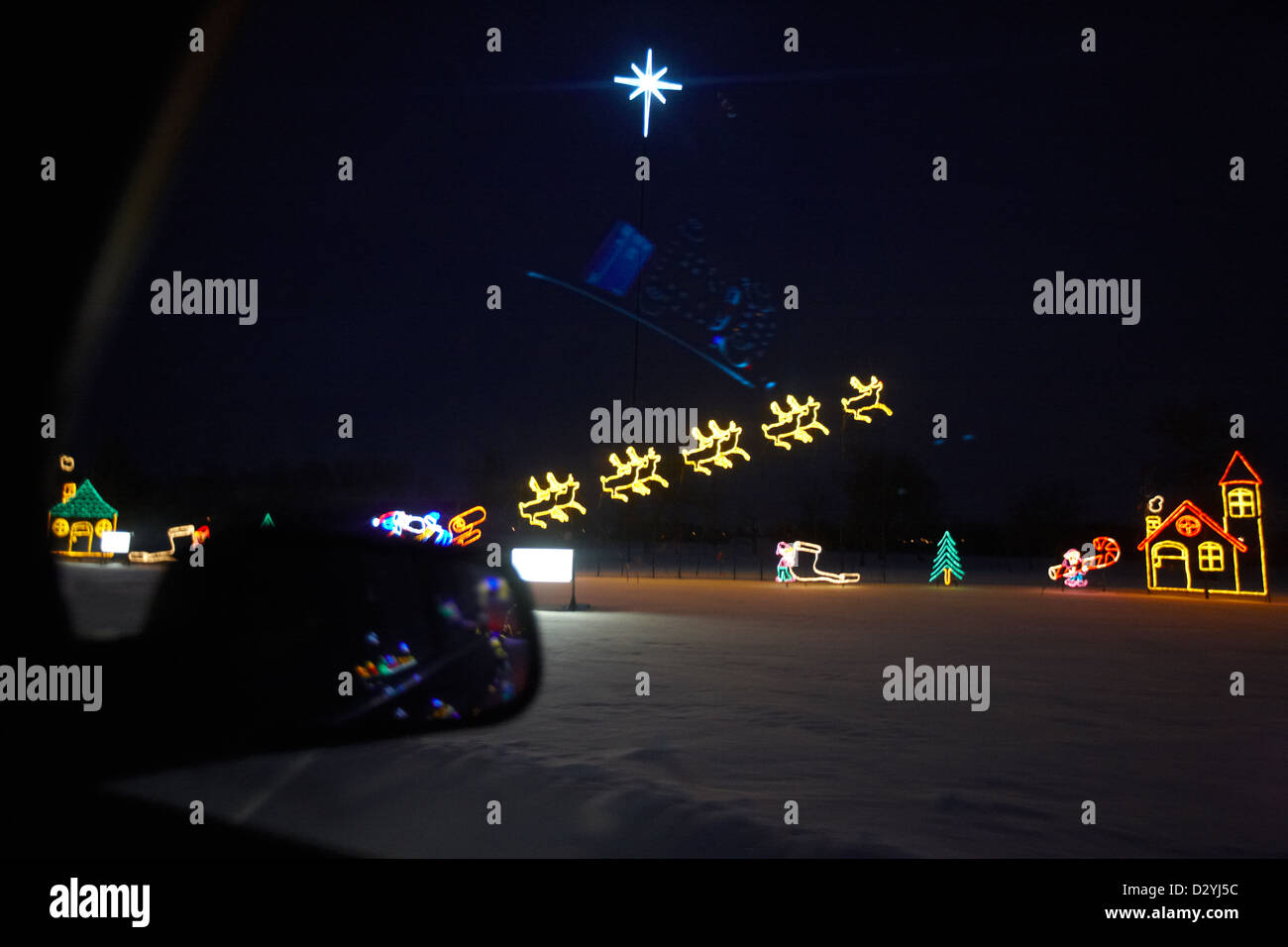 La guida illuminata attraverso la foresta incantata attrazione di notte Saskatoon Saskatchewan Canada Foto Stock