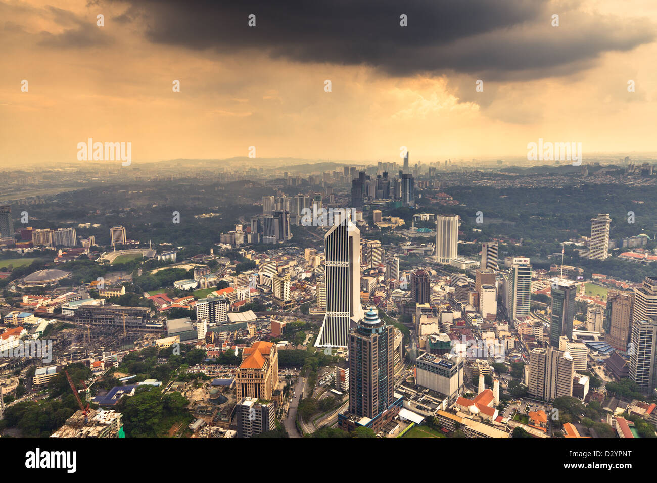 Vista sulla città di Kuala Lumpur da Meanara KL Tower. Foto Stock
