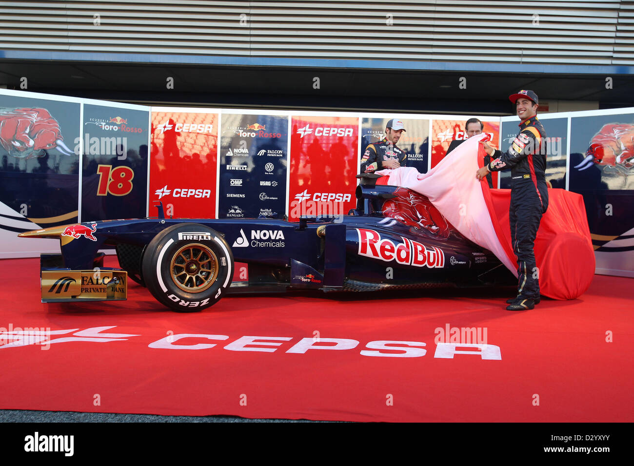 Jean-Eric Vergne, Daniel Ricciardo, la Scuderia Toro Rosso, 04.02.2013. Lancio, Jerez, Spagna. Foto:mspb/ Lukas Gorys Foto Stock