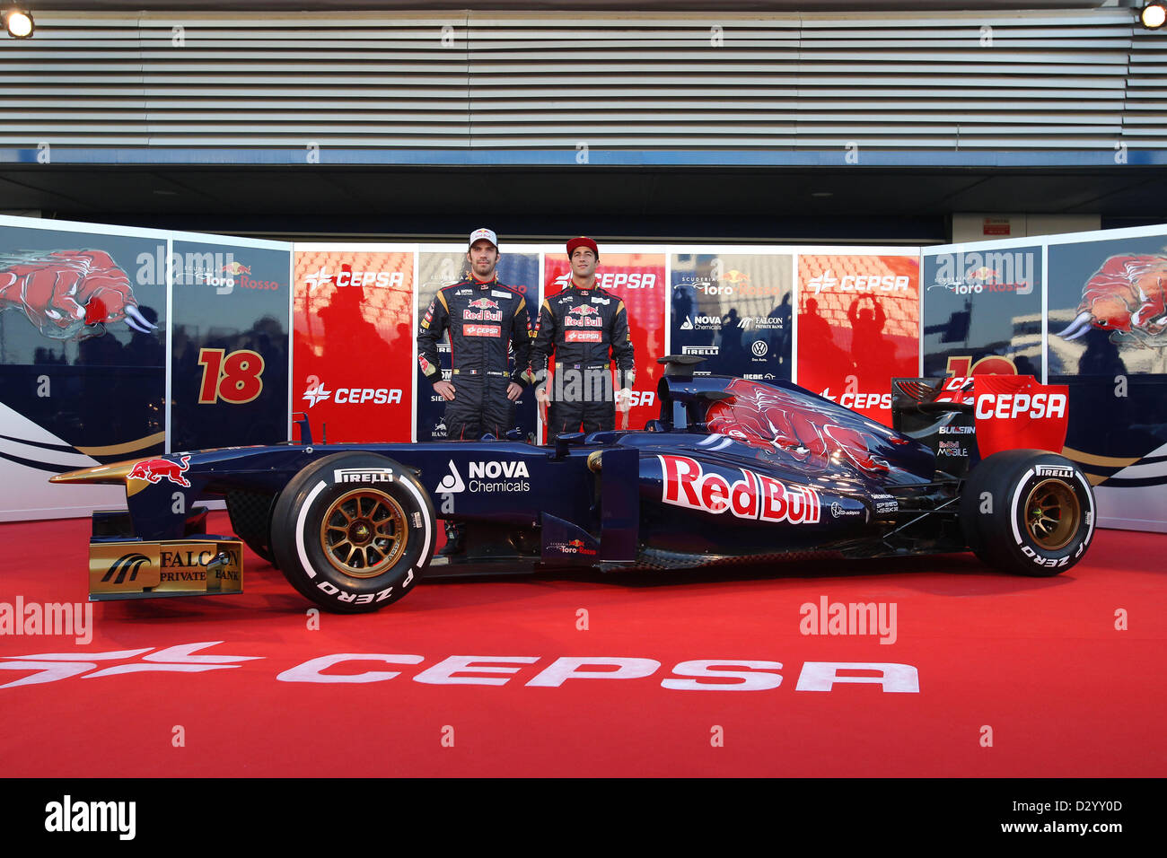 Jean-Eric Vergne, Daniel Ricciardo, la Scuderia Toro Rosso, 04.02.2013. Lancio, Jerez, Spagna. Foto:mspb/ Lukas Gorys Foto Stock
