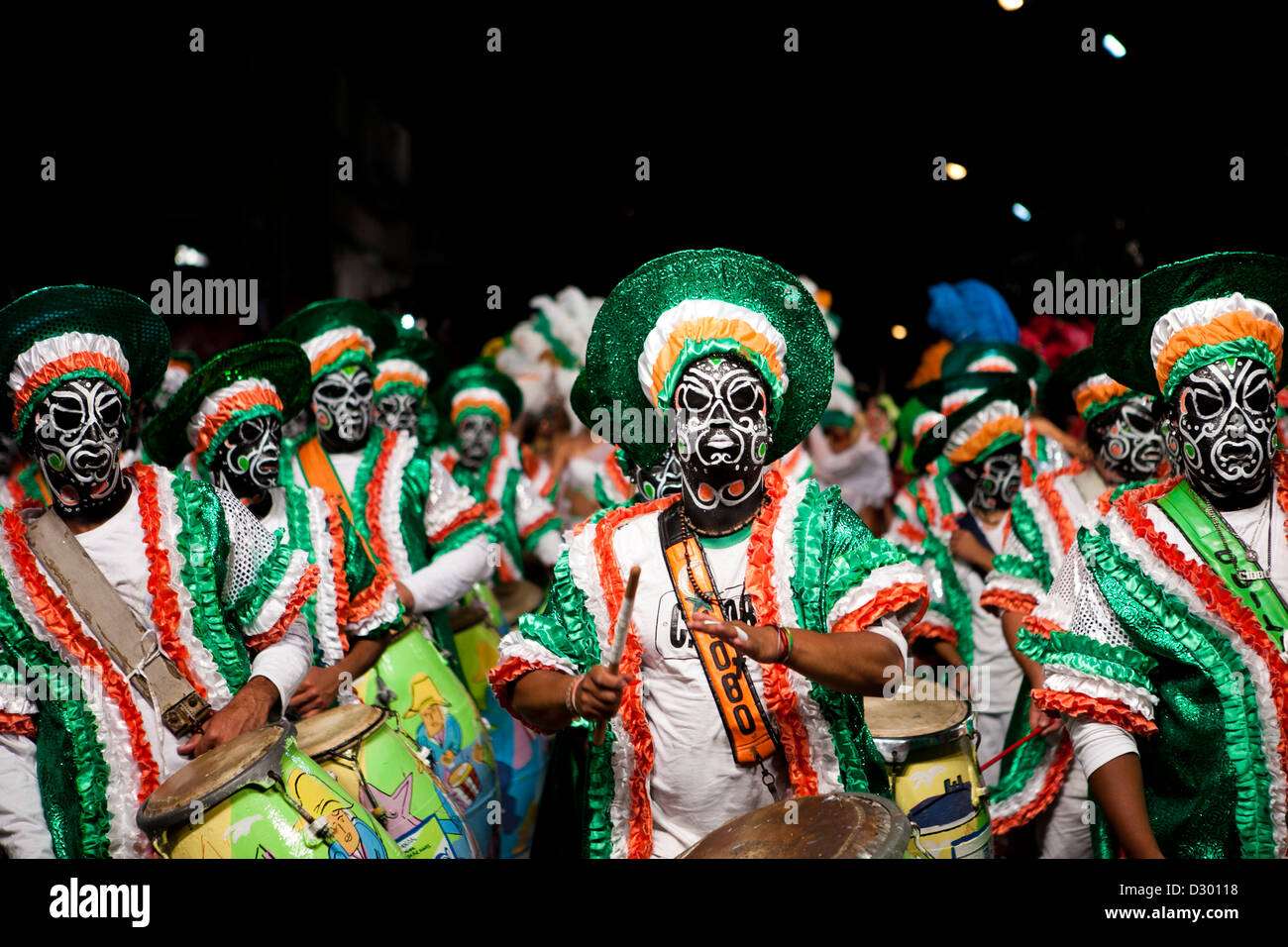 Drumers eseguendo in Montevideos Llamadas annuale parata. Foto Stock