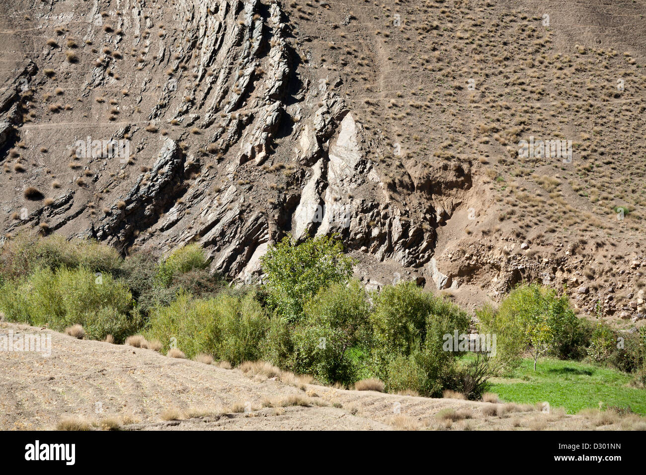 Dettaglio shot di roccia le strutture e gli strati in catene montuose del Marocco Foto Stock