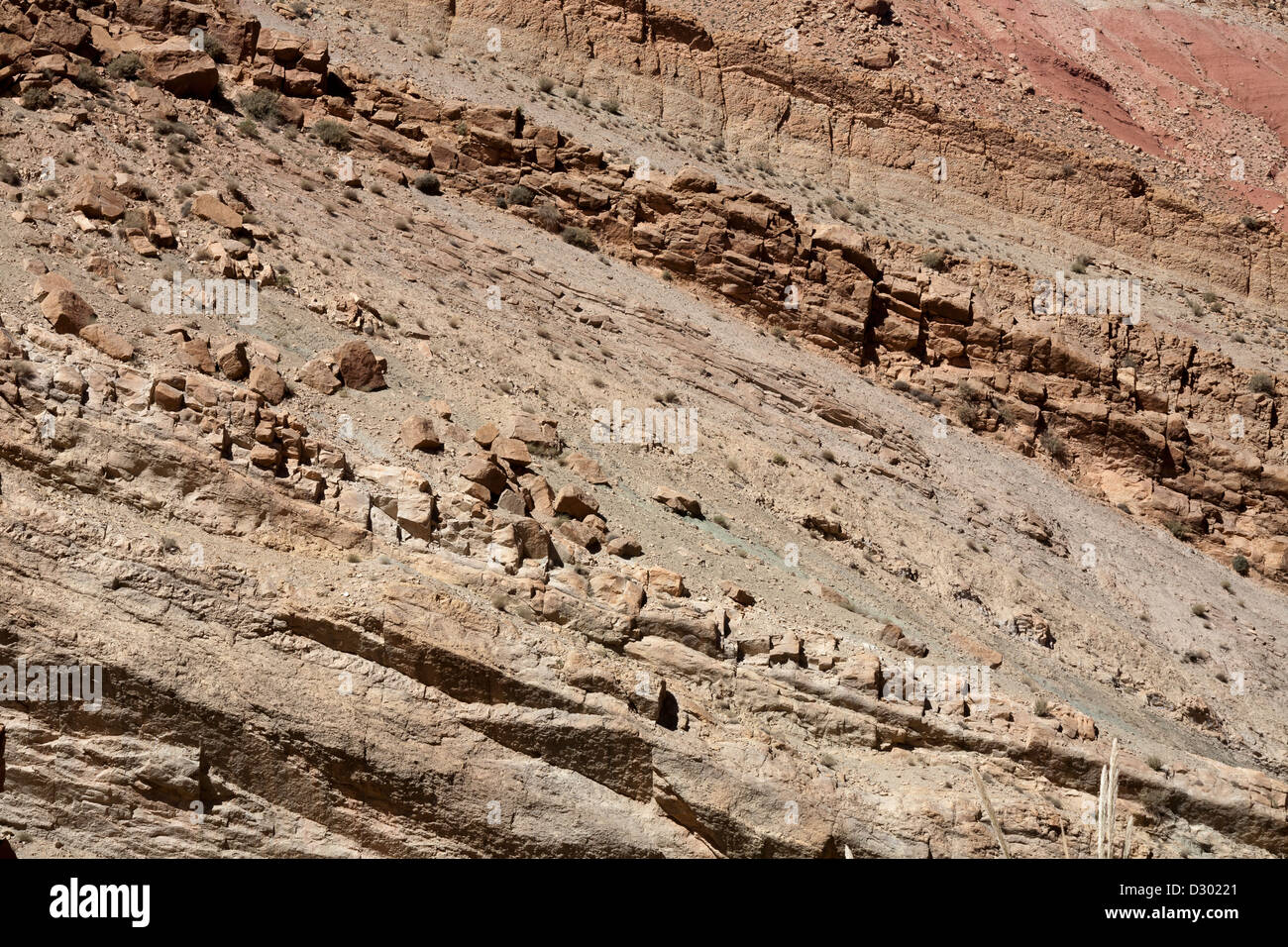 Dettaglio shot di roccia le strutture e gli strati in catene montuose del Marocco Foto Stock