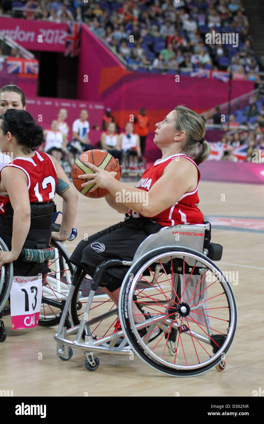 Tracey Ferguson del Canada v Gran Bretagna (GB) nelle donne il basket in carrozzella alla O2 Arena, Londra al 2012 Paralimpiadi Foto Stock