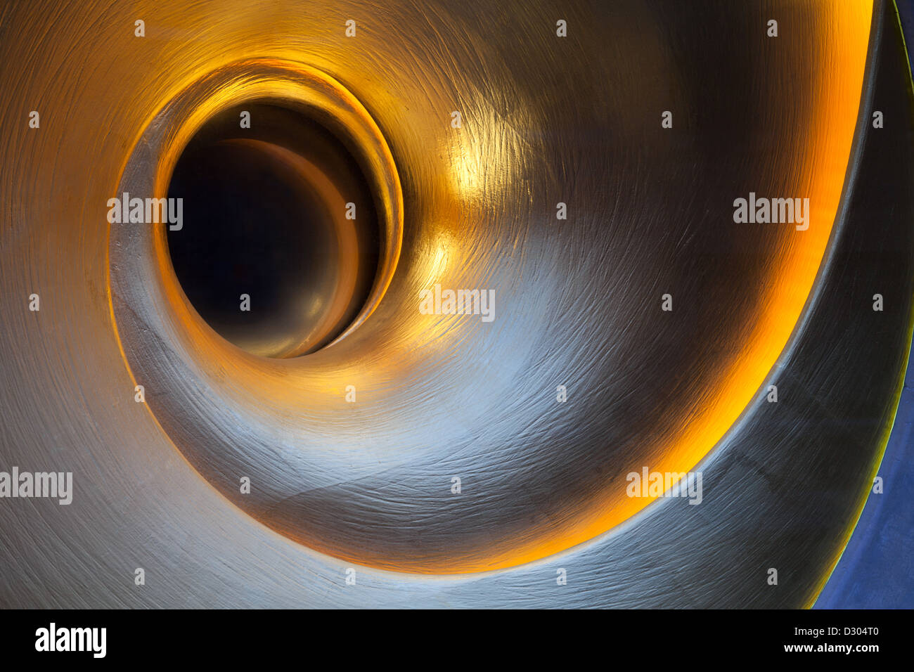 Close up di oro Helix scultura, gamma Hotel, Cambridge Regno Unito Foto Stock