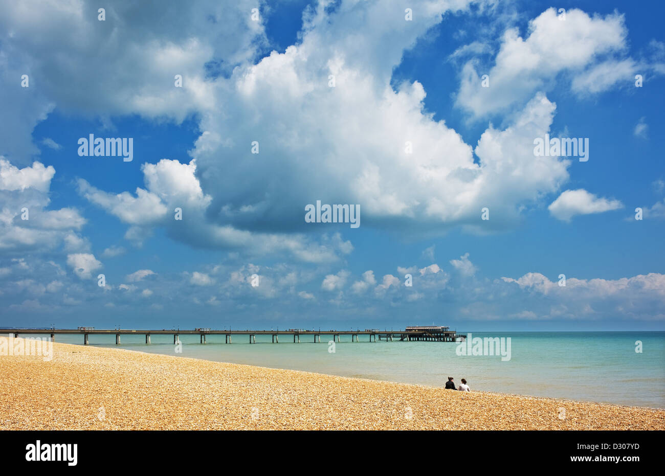 Trattare la spiaggia e il molo, trattare, Kent Foto Stock