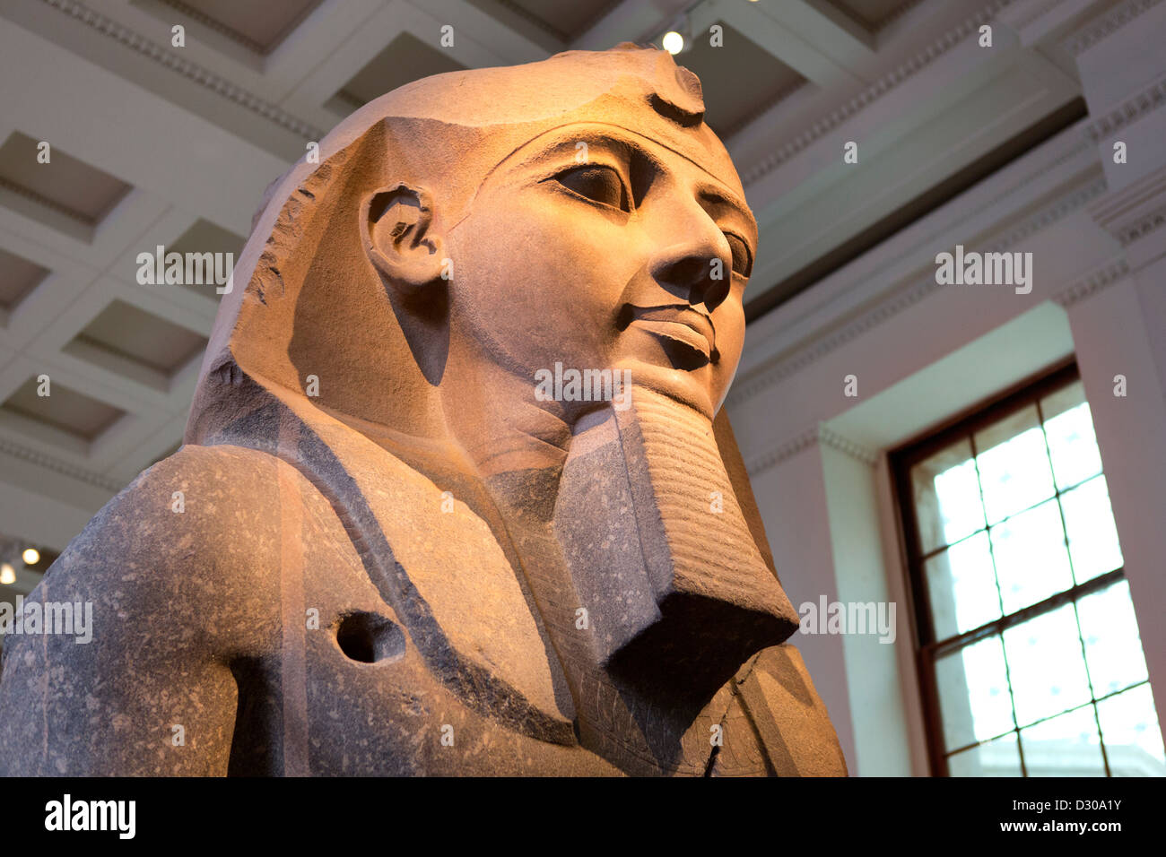Il busto colossale di Ramesse 11 al British Museum di Londra. Foto Stock