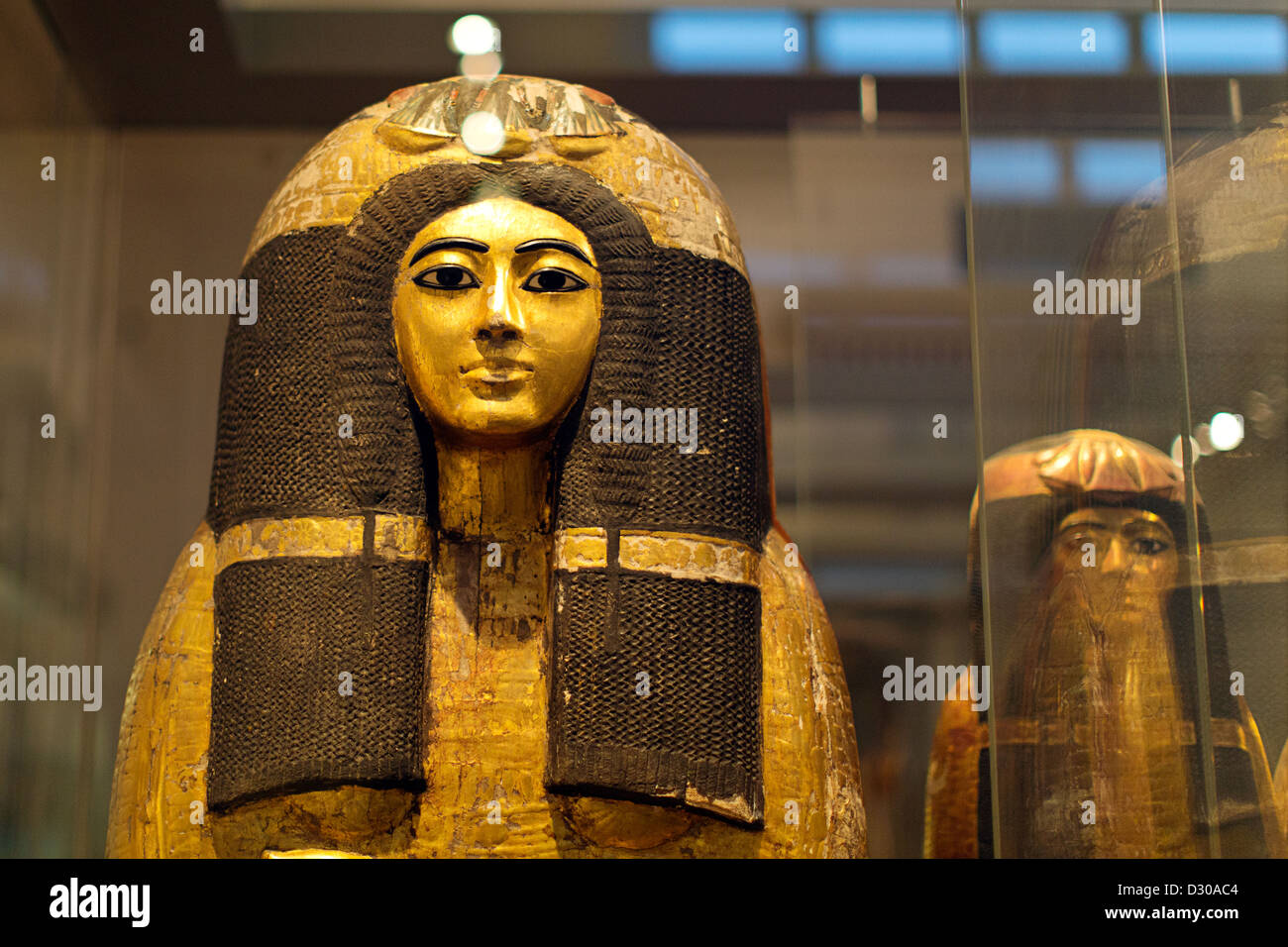 Una mummia egiziana al British Museum di Londra. Foto Stock
