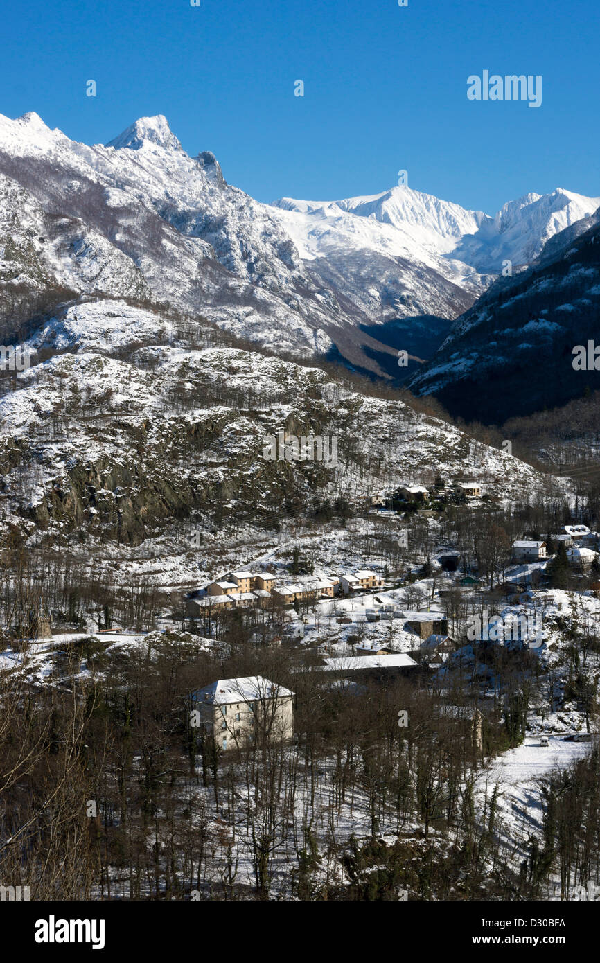 Ax-les-Thermes, Pirenei francesi in inverno Foto Stock