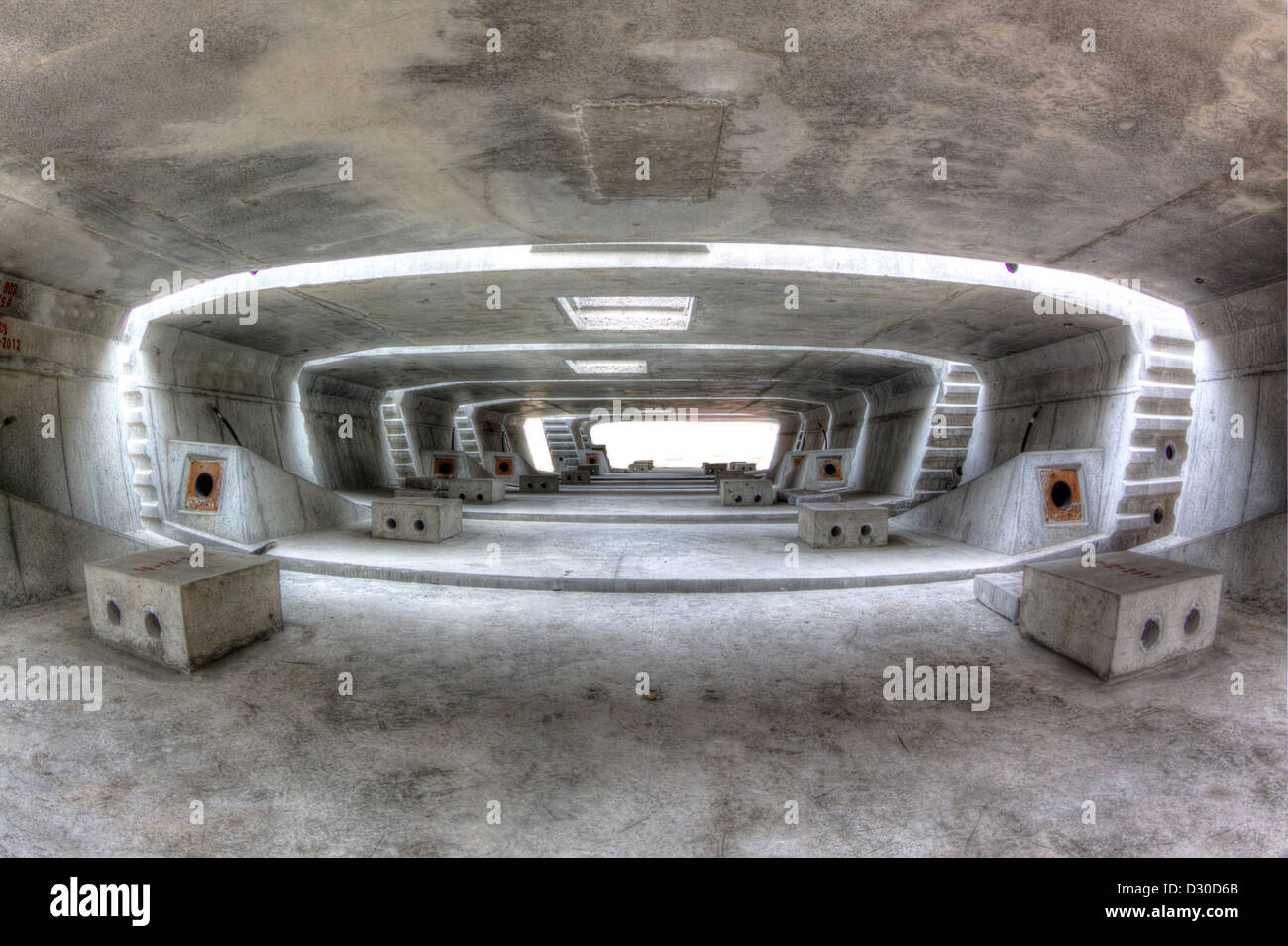 Il vecchio magazzino di un abbandono complesso industriale, immagine HDR. Foto Stock