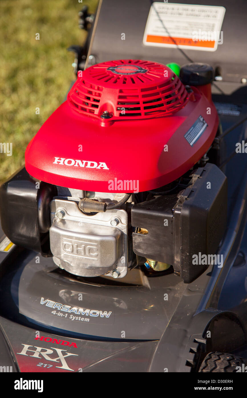 Honda lawn mower immagini e fotografie stock ad alta risoluzione - Alamy