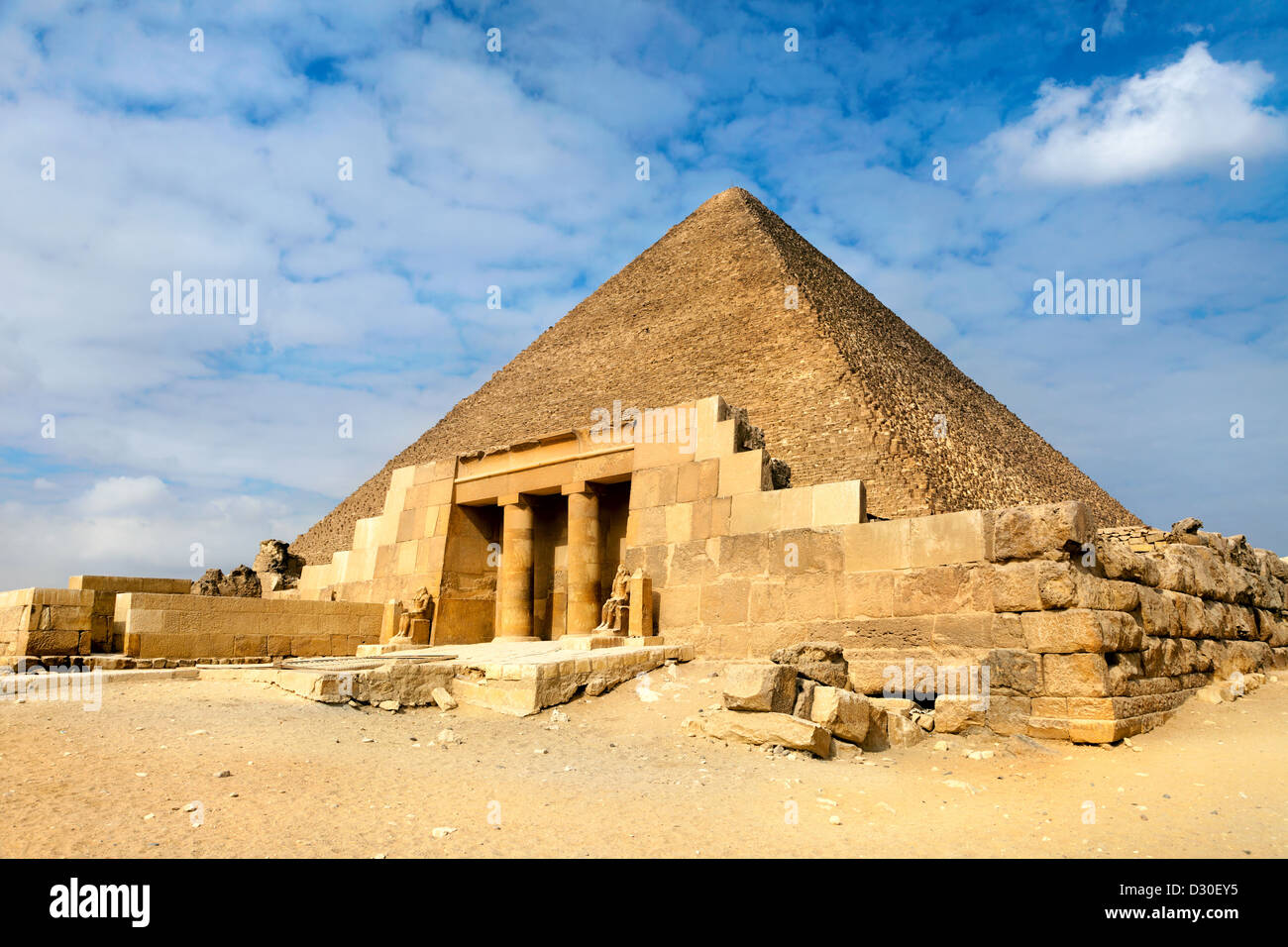 Vista di uno dei grandi piramidi di Giza in Egitto Foto Stock