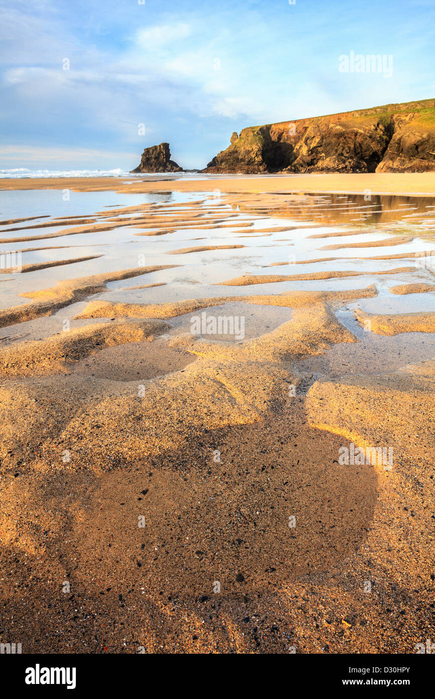 Modelli di sabbia sulla spiaggia di Porthcothan in North Cornwall Foto Stock