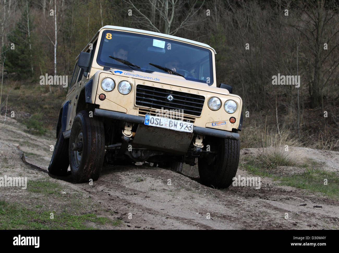 Senftenberg, Germania, terreno veicolo viaggia su un terreno accidentato Foto Stock