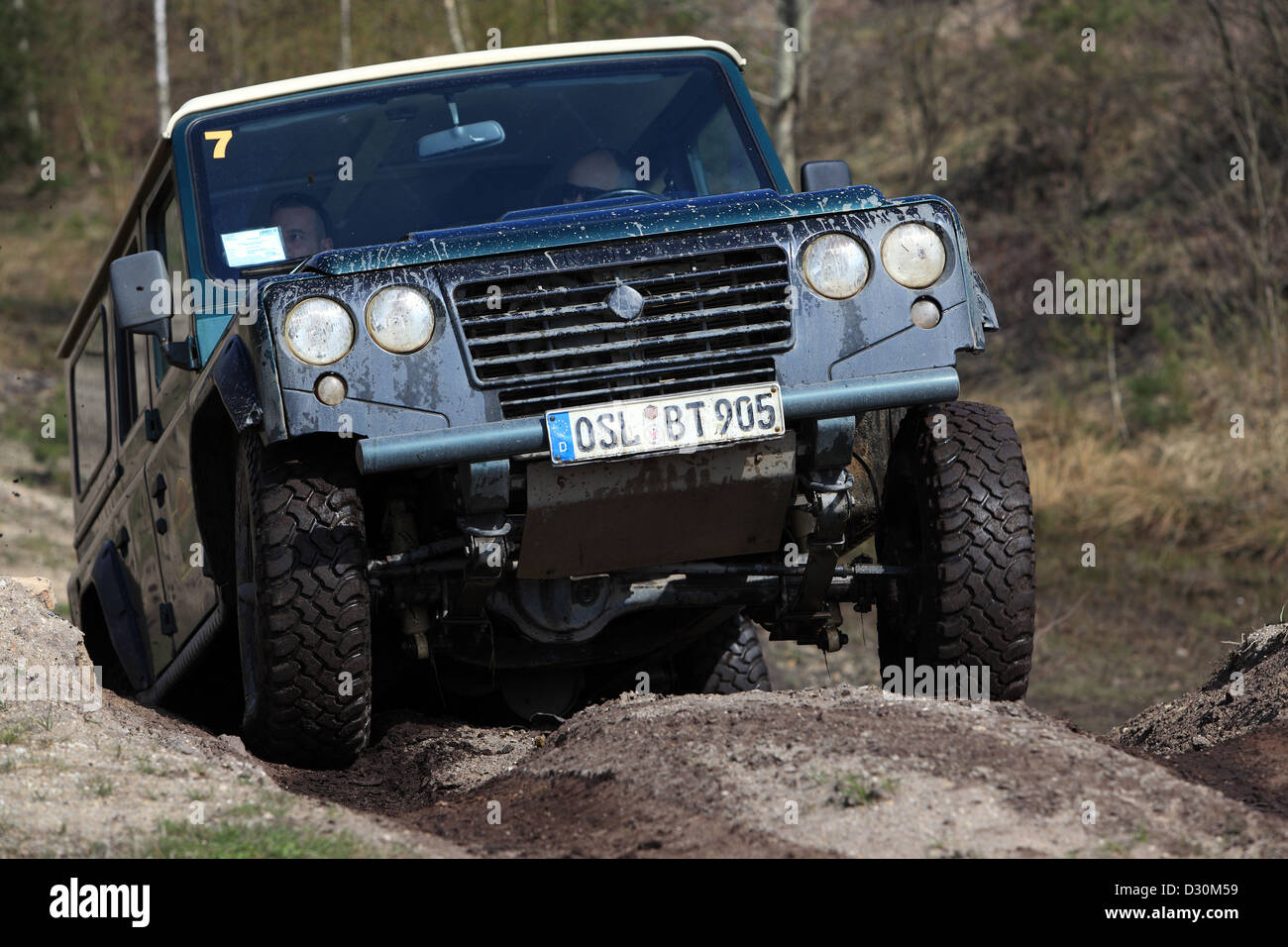 Senftenberg, Germania, terreno veicolo viaggia su un terreno accidentato Foto Stock