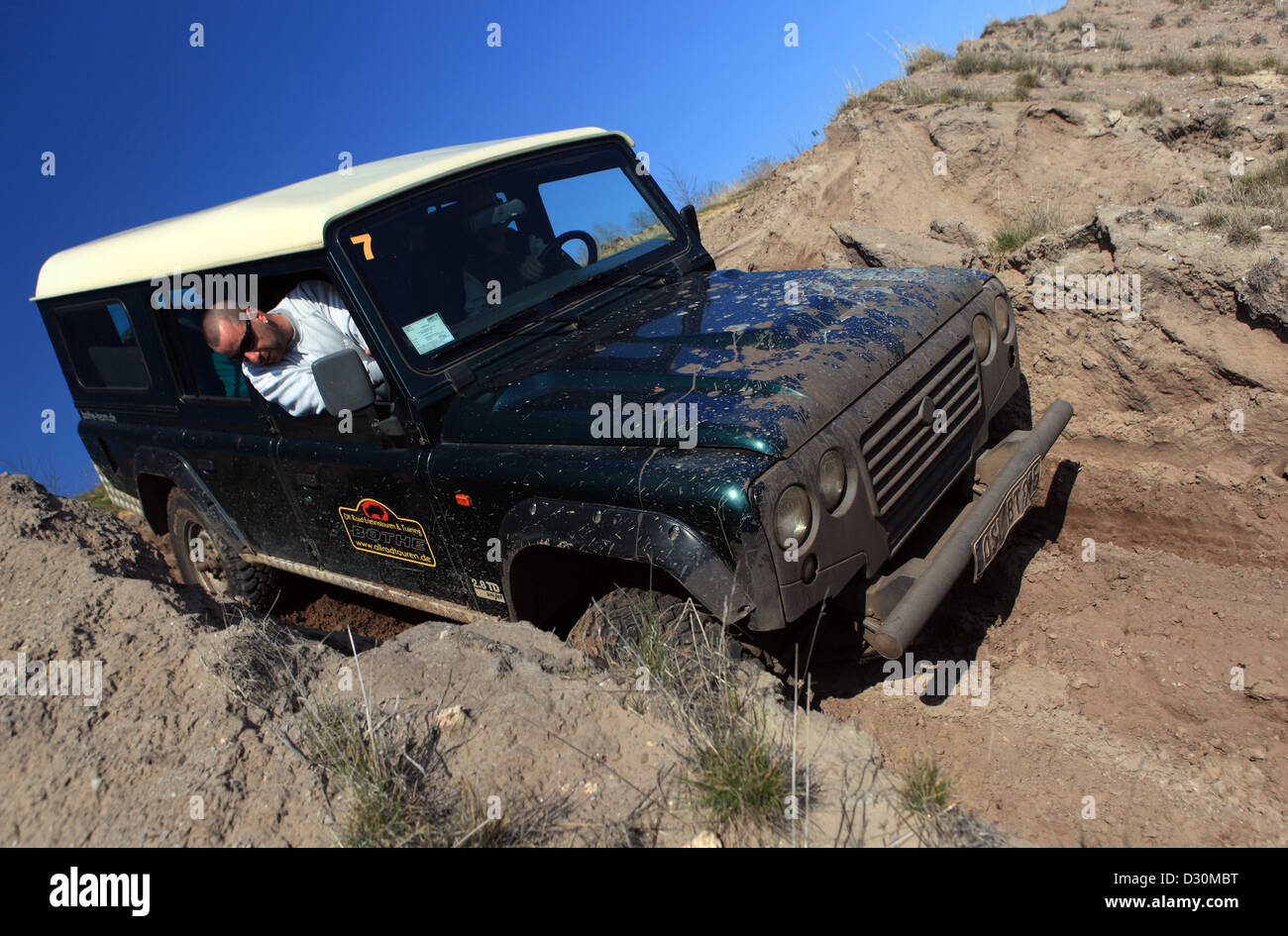 Senftenberg, Germania, terreno veicolo viaggia su un terreno accidentato Foto Stock