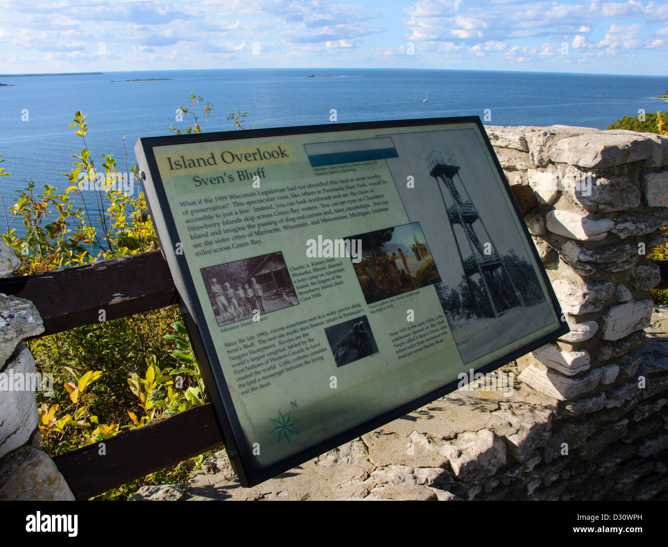 Segno per Sven's Bluff Scenic si affacciano sulla Baia Verde in penisola parco dello stato in Door County, Wisconsin Foto Stock