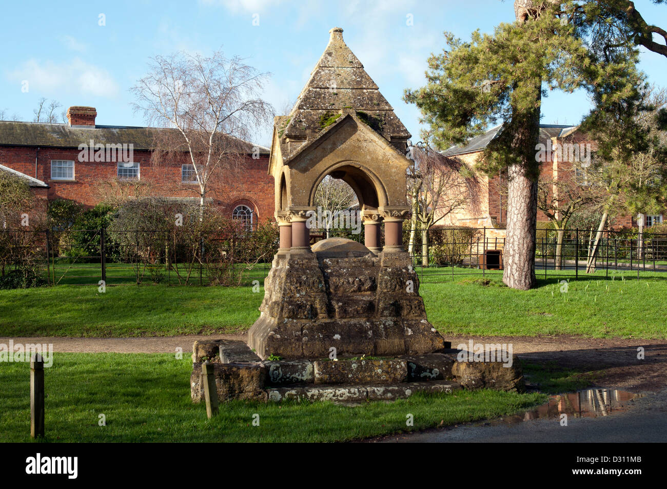Fontana commemorativa, Dumbleton, Gloucestershire, England, Regno Unito Foto Stock