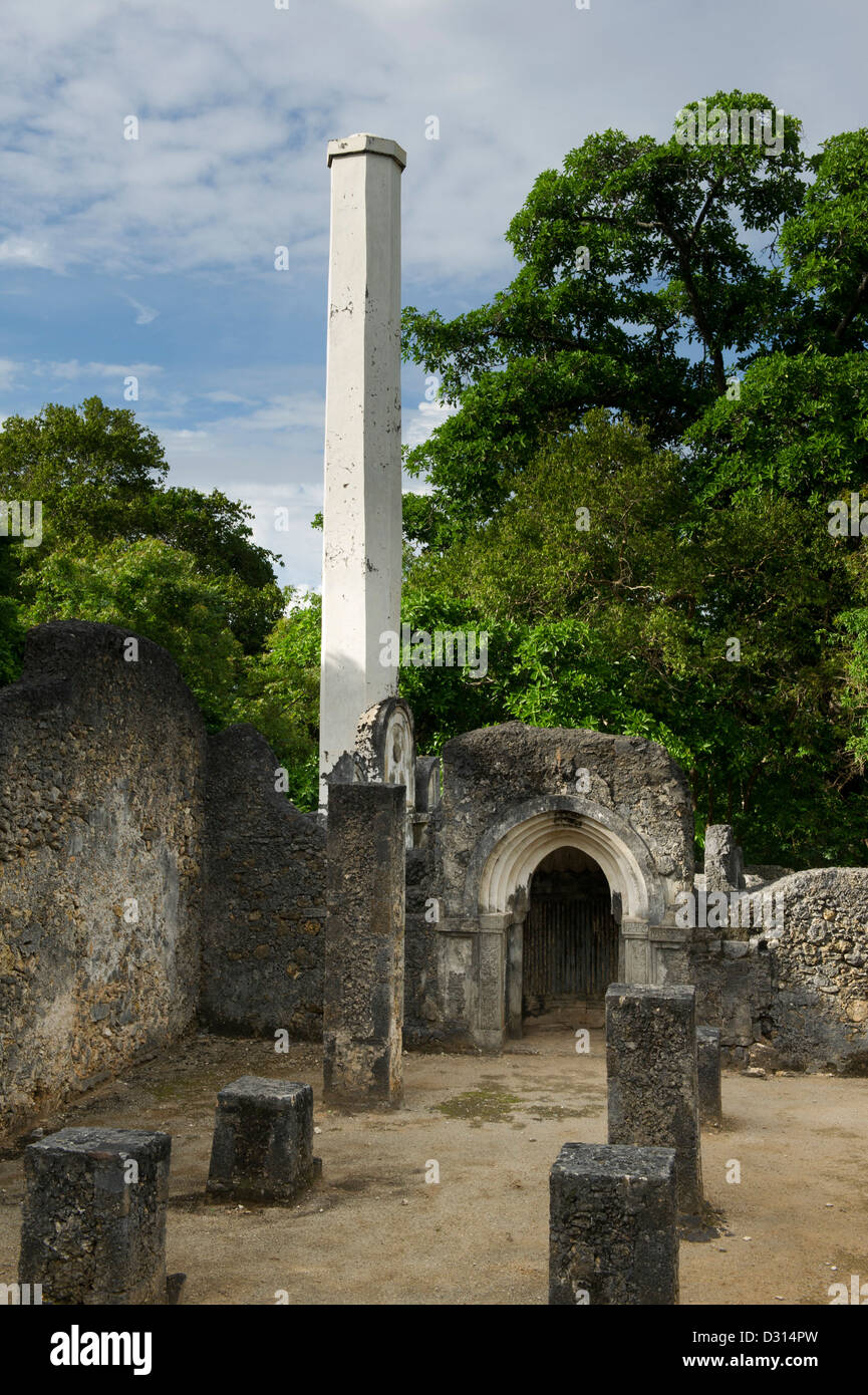 Grande moschea e la tomba del montante, Mnarani rovine, Kilifi, Kenya Foto Stock