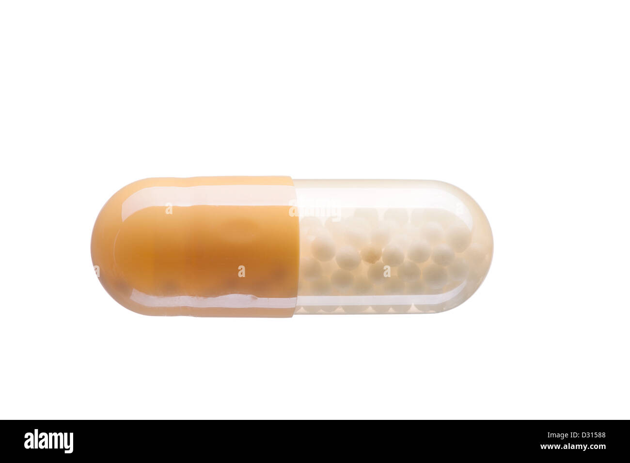 Giallo e Bianco pillola (capsula) ripresa macro, isolato su bianco Foto Stock
