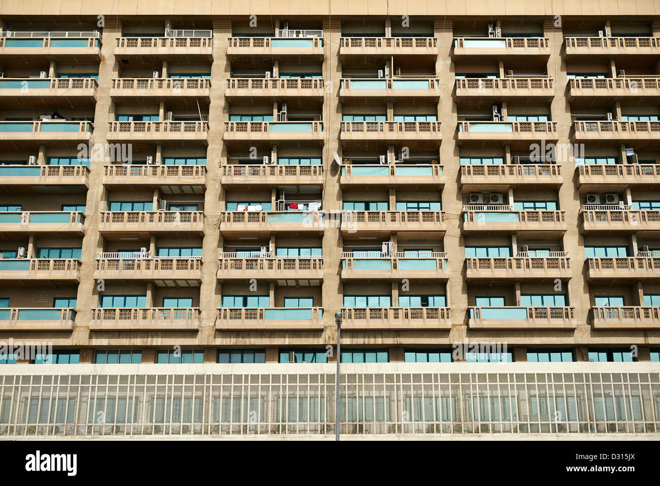 Una griglia di appartamento densa di unità Foto Stock