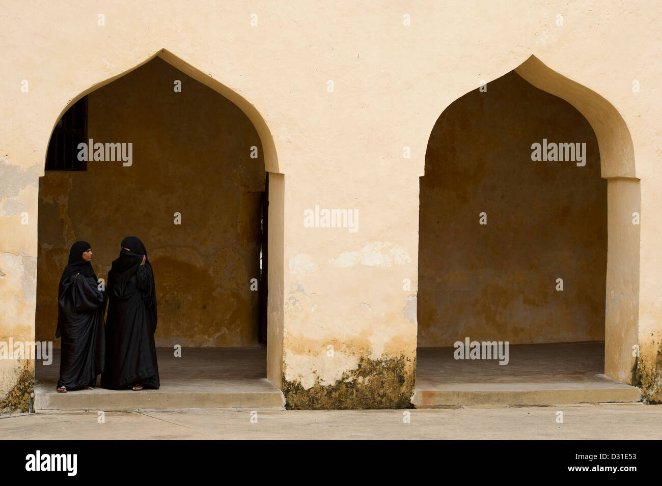 Le donne musulmane in old fort, Lamu, l'arcipelago di Lamu, Kenya Foto Stock