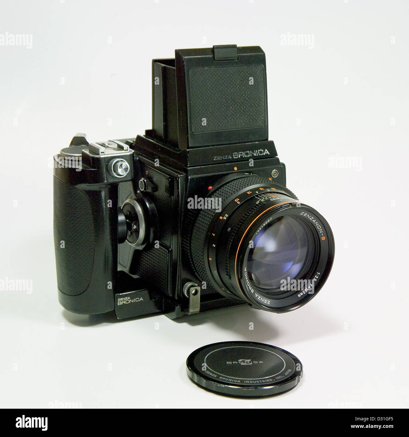 Zenza Bronica SQ è una videocamera a pellicola di medio formato nota per la sua versatilità e la qualità delle immagini. Popolare tra i fotografi professionisti, è progettato per la fotografia di paesaggi e ritratti, con obiettivi intercambiabili. Foto Stock