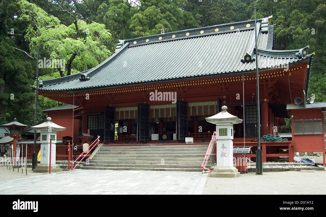 Haiden 拝殿) a Futarasan Jinja 二荒山神社 in Nikko, Prefettura di Tochigi, Giappone. Foto Stock