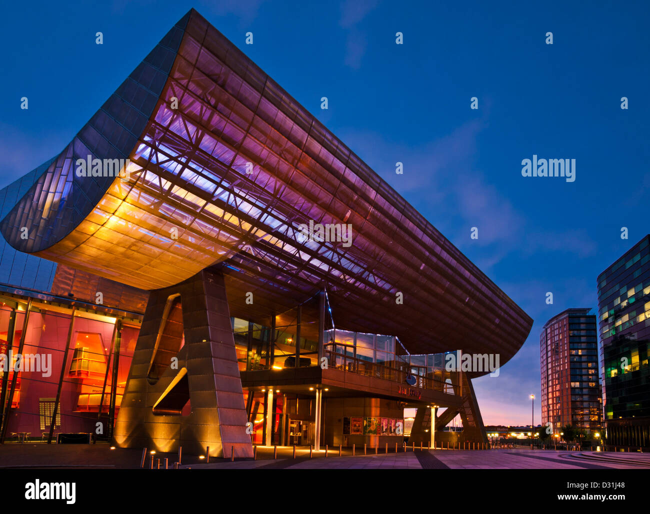Il Lowry Centre a Salford Quays accesa al tramonto Manchester Greater Manchester Lancashire Inghilterra GB UK EU Europe Foto Stock