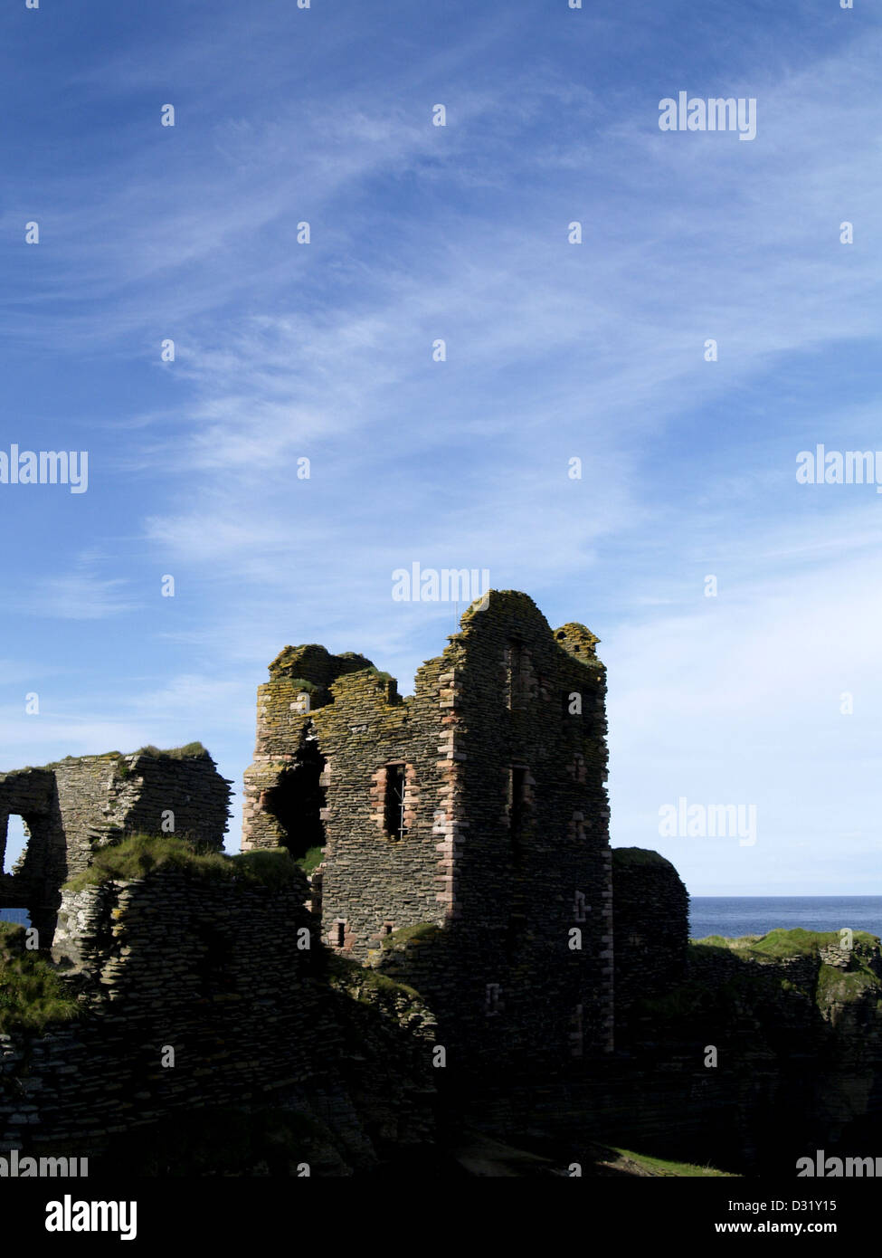 Il castello di Sinclair e Girnigoe, sulla costa di Caithness, nord di stoppino nelle Highlands scozzesi Foto Stock