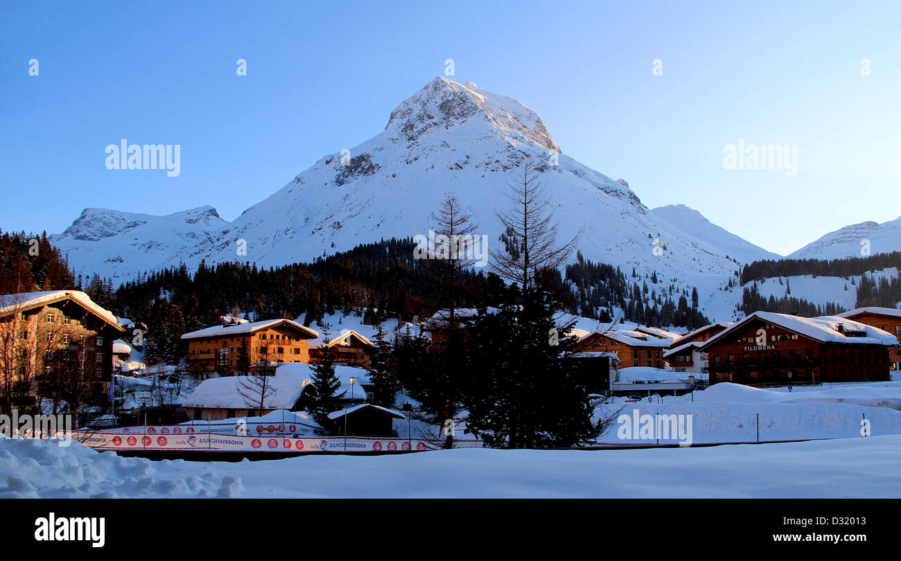 Una montagna in località sciistica, Sci Arlberg a Lech, Austria. Foto Stock