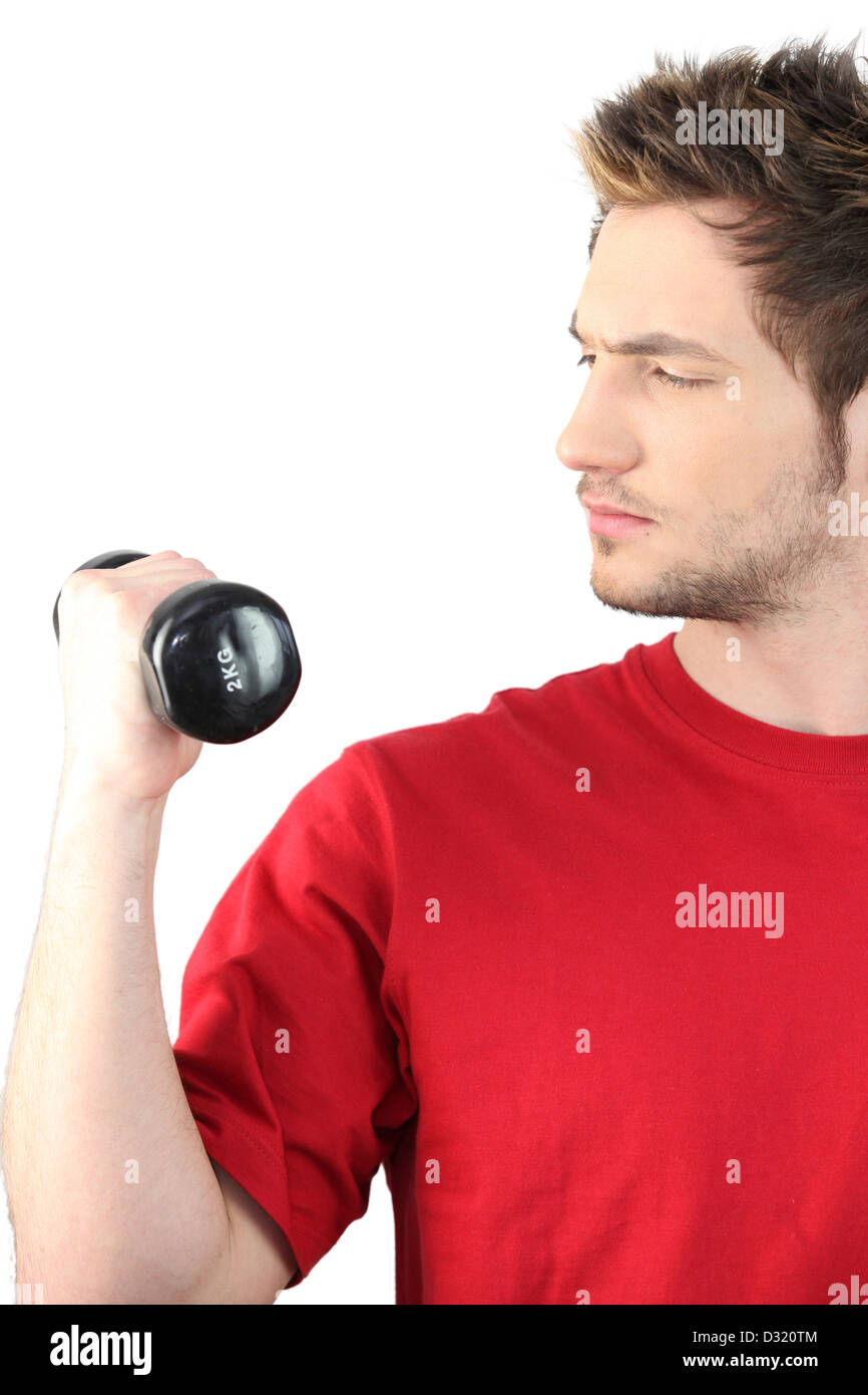 Uomo di sollevamento di un due chili barbell Foto Stock