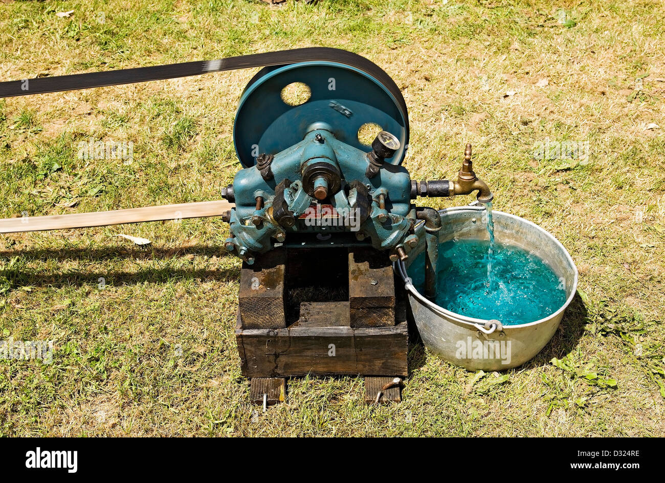 Il lago di Goldsmith / una vecchia cinghia pompa ad acqua azionata sul display al centesimo il vapore nel Rally di Victoria in Australia. Foto Stock