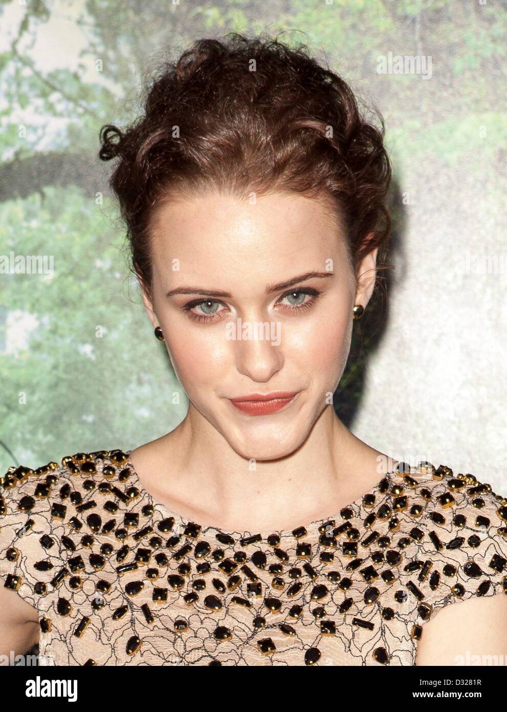 Rachel Brosnahan presso gli arrivi per bellissime creature Premiere, TCL (in precedenza Grauman's) Chinese Theatre di Los Angeles, CA Febbraio 6, 2013. Foto di: Emiley Schweich/Everett Collection Foto Stock