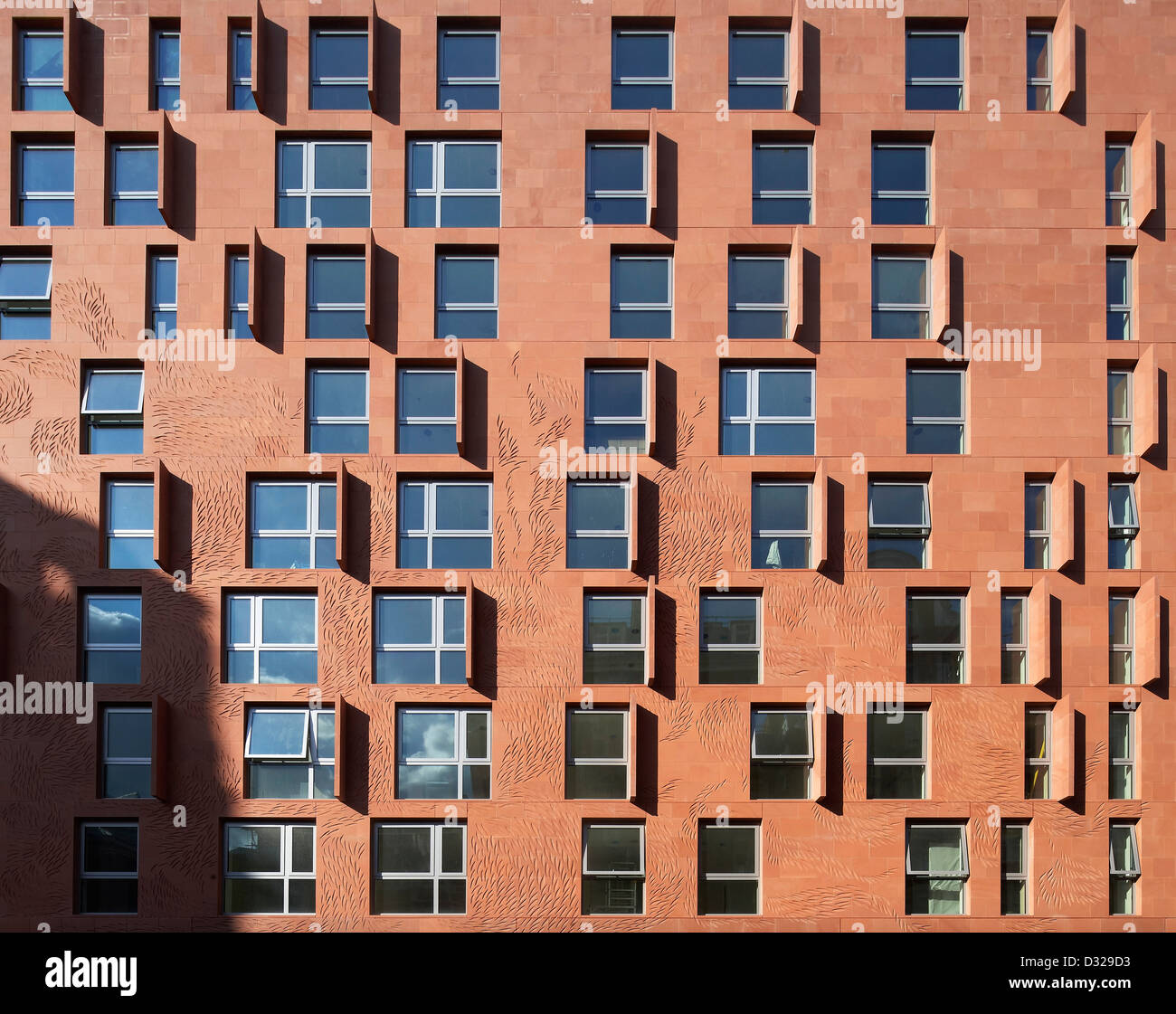 Wellington House, London, Regno Unito. Architetto: John McAslan & Partners, 2012. Particolare della facciata di pietra arenaria con windows. Foto Stock