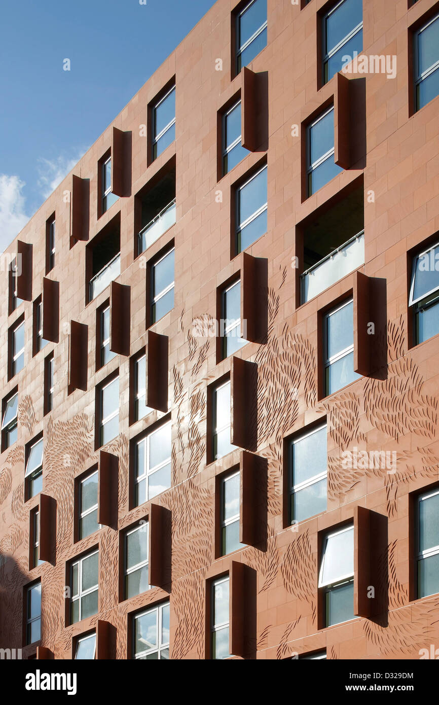 Wellington House, London, Regno Unito. Architetto: John McAslan & Partners, 2012. Dettaglio della facciata e le alette in muratura. Foto Stock