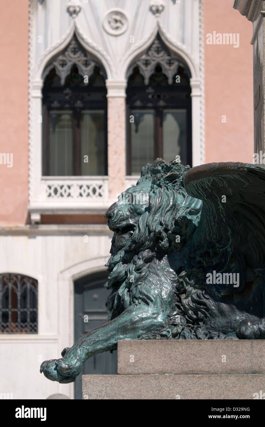 Statua del leone alato di San Marco in campo Manin, San Marco, Venezia, Italia. Foto Stock