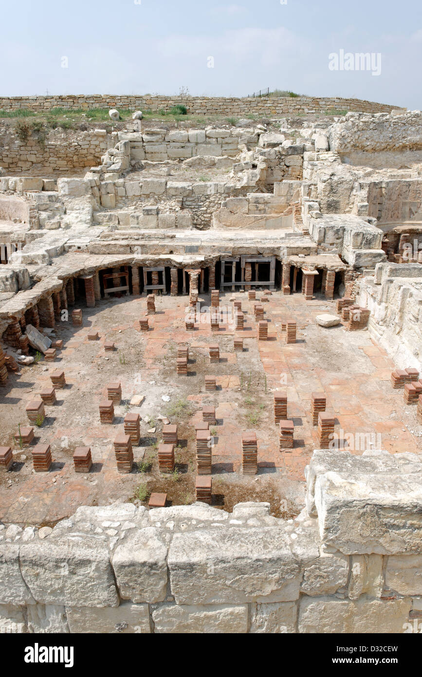 Pubblico di antiche terme romane a Kourion antico greco-romana di un sito archeologico sulla centrale di costa sud di Cipro. Foto Stock