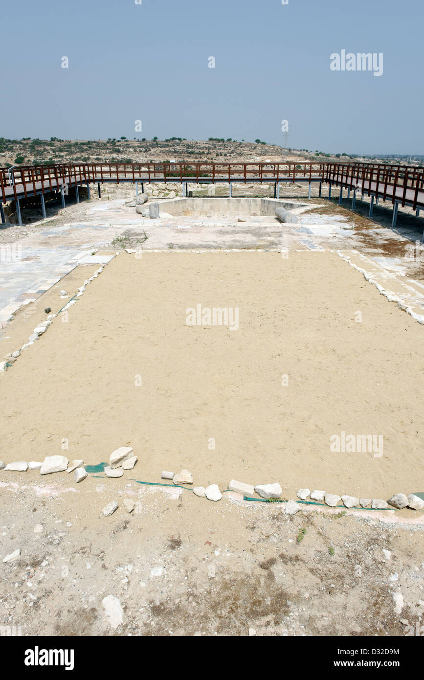 Bagni pubblici bacino esagonale a Kourion antico greco-romana di un sito archeologico sulla centrale di costa sud di Cipro Foto Stock