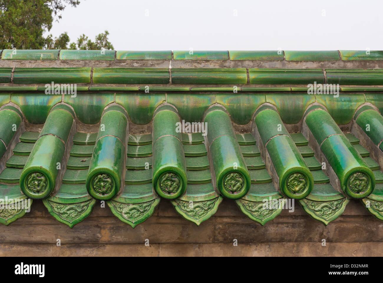 Verde tetto vetrato piastrelle sulla parete in Cina Foto Stock