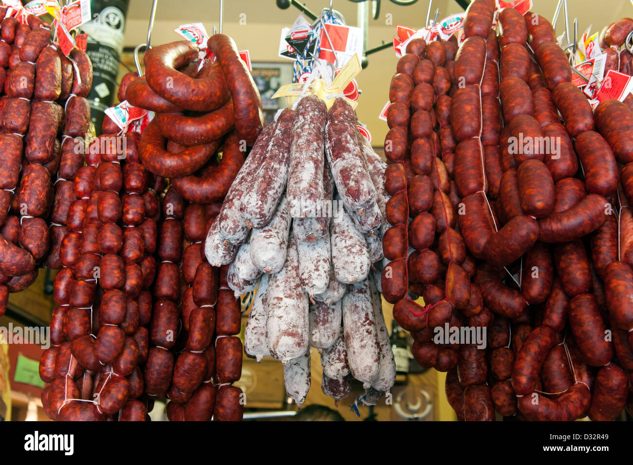 Il chorizo in un negozio in Spagna Foto Stock