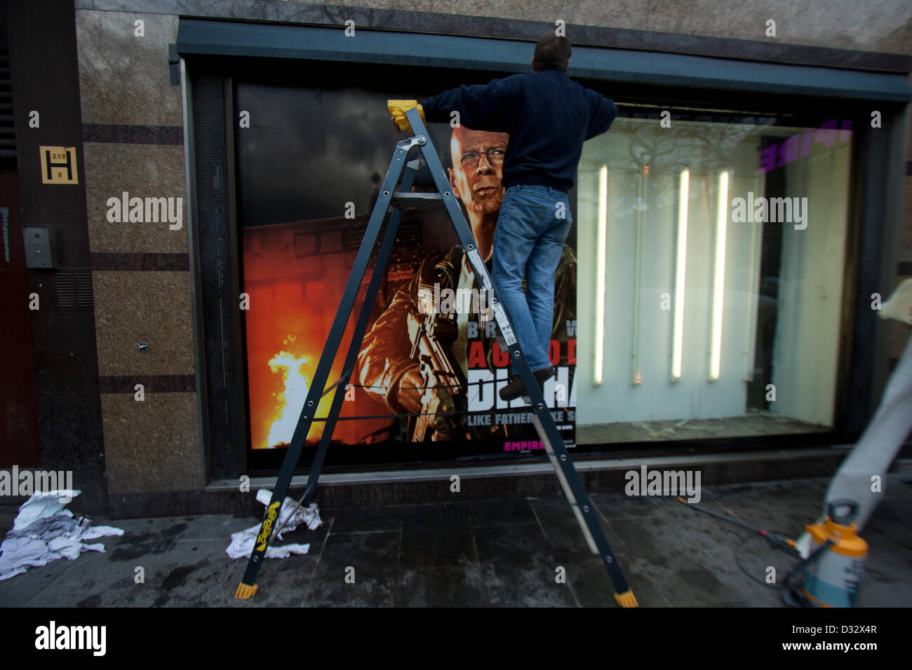 Londra, Regno Unito. 7 febbraio 2013. Preparati all'Odeon Leicester Square di Londra premiere del film un buon giorno per morire duro la quinta serie Die Hard con protagonista Bruce Willis. Credito: amer ghazzal / Alamy Live News Foto Stock