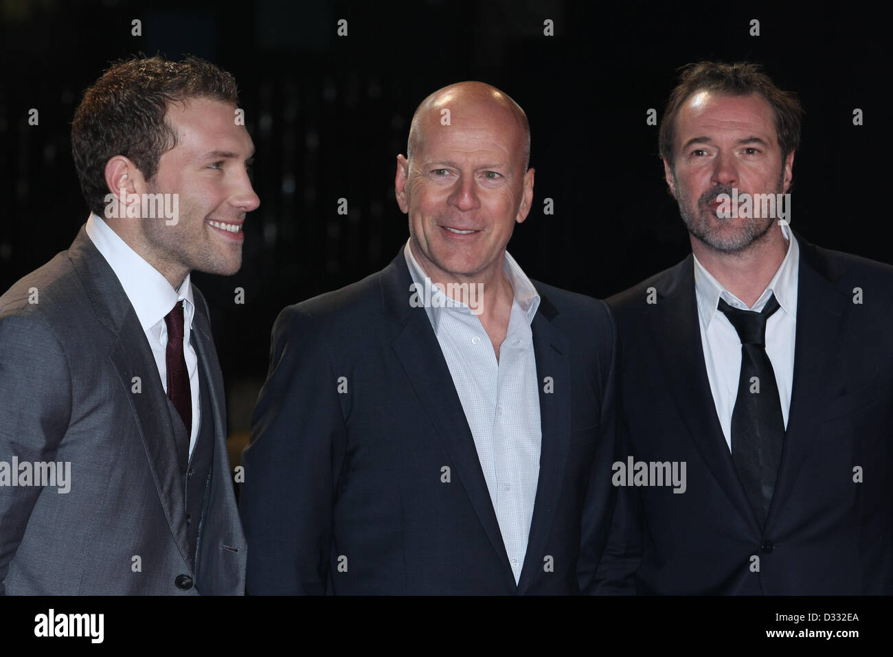 JAI COURTNEY & Bruce Willis & SEBASTIAN KOCH UN BUON GIORNO PER DIE HARD. UK FILM PREMIERE Londra Inghilterra Regno Unito 07 Febbraio 2013 Foto Stock