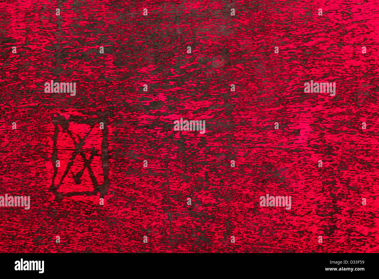 Tick e croce raschiata su un dipinto luminosamente pannello in legno. Foto Stock