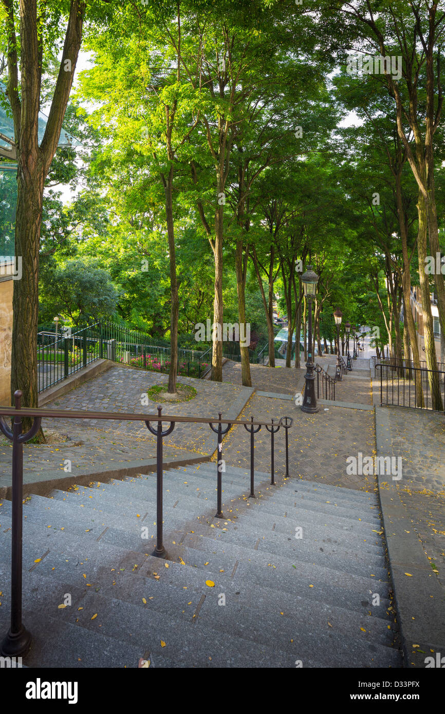 Le scale verso il basso dal Butte di Montmartre a Parigi Foto Stock
