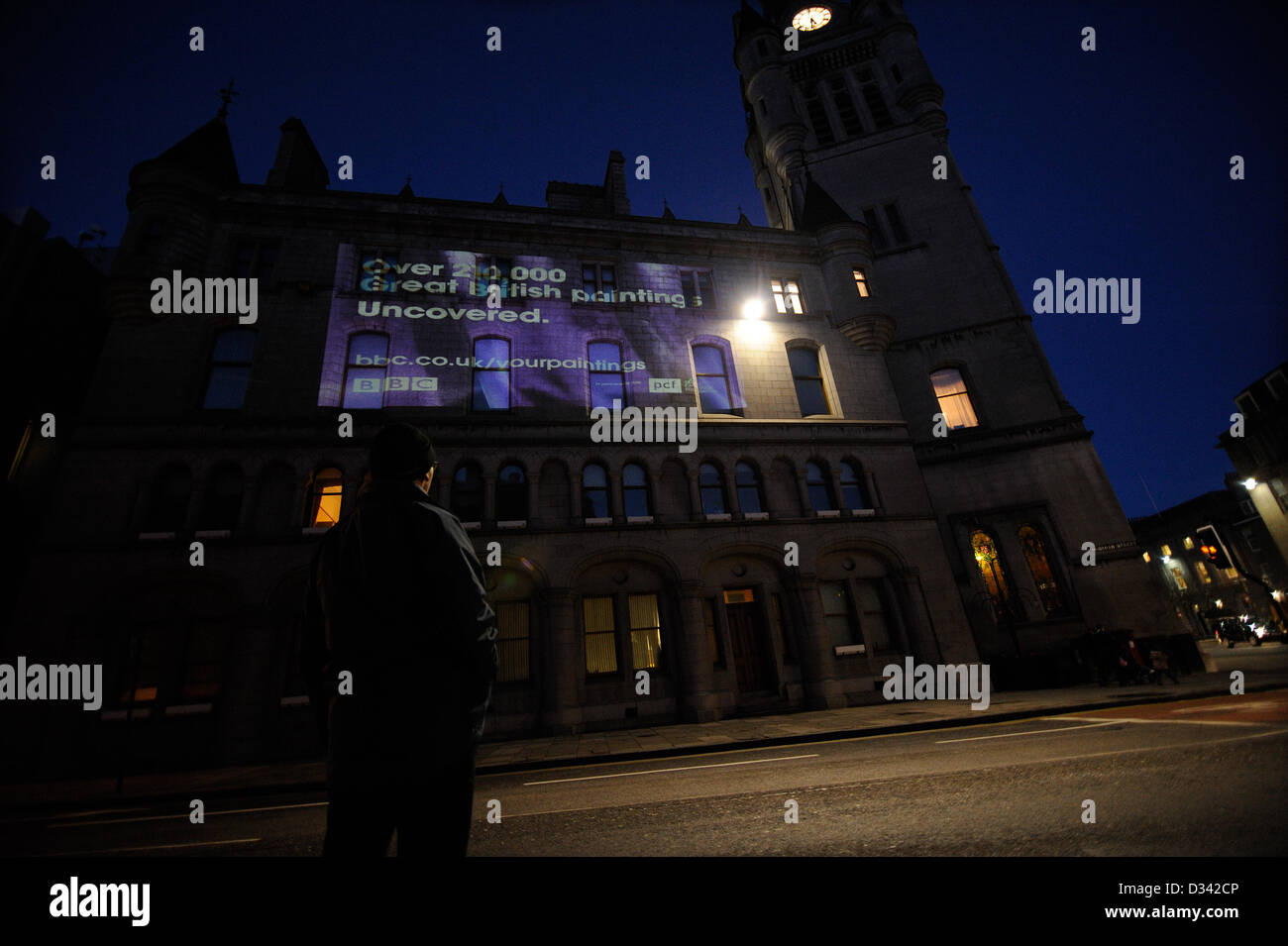 Aberdeen City Town House con opere proiettate su è come parte del lancio del 'I TUOI QUADRI" sito web che mostra arte pubblica Foto Stock